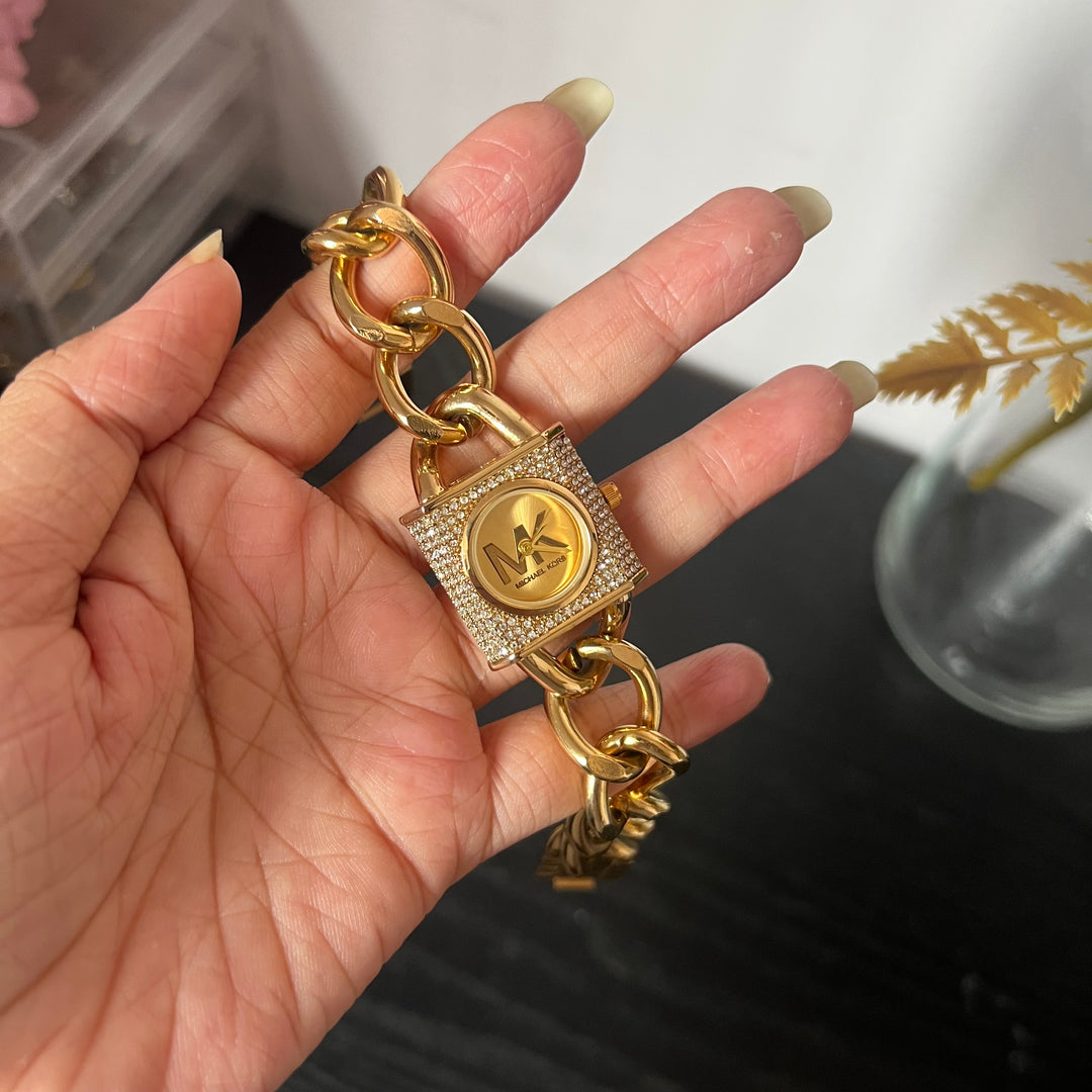 Thais watch