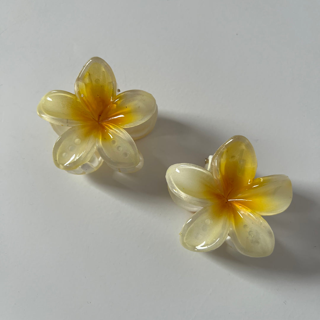 Floral claw clip
