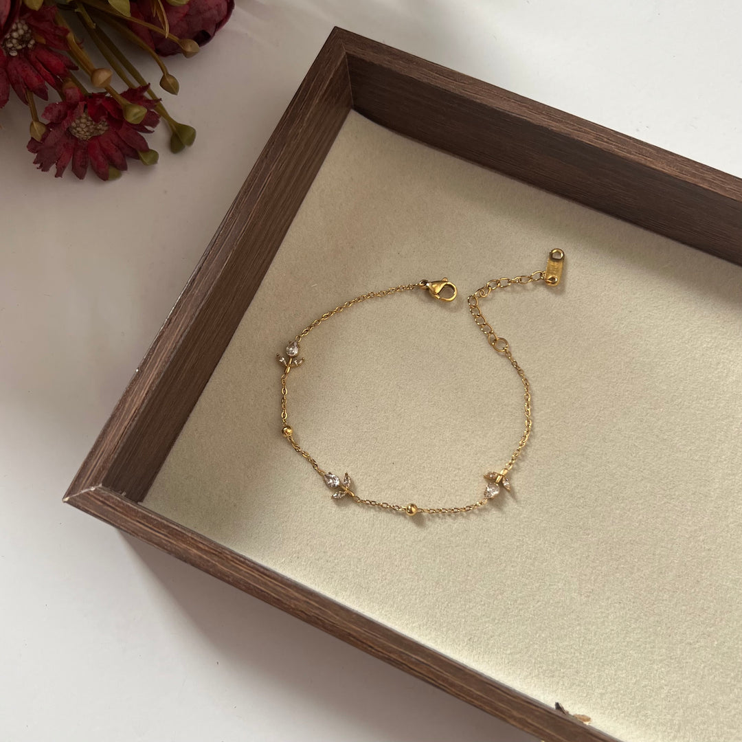 Tulip gold bracelet